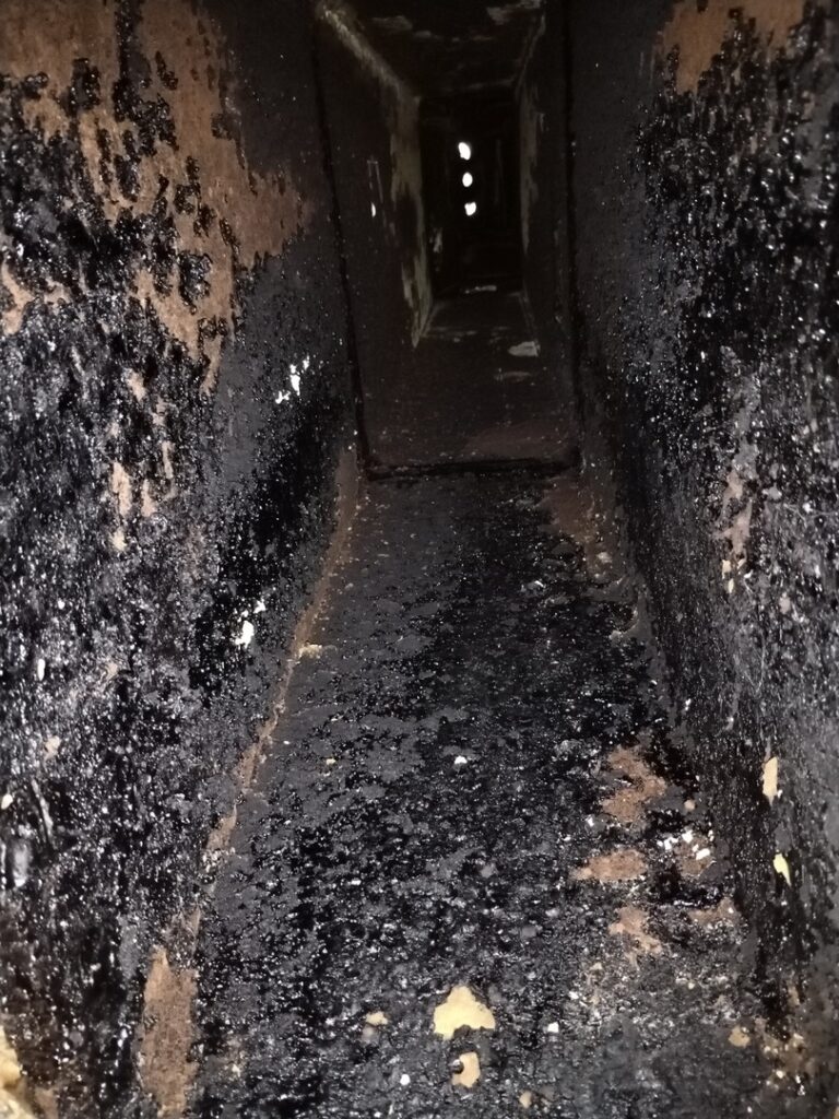 chimenea con hollín
